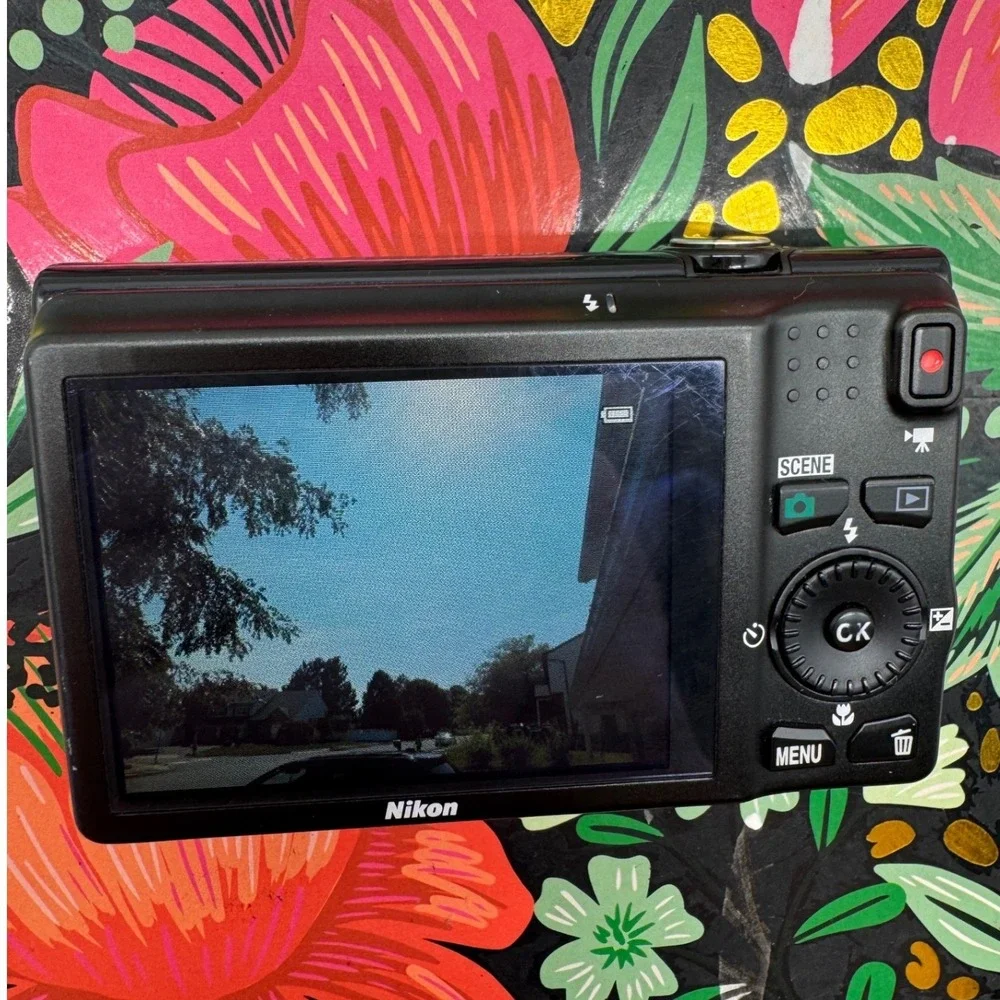 Nikon coolpix s6200